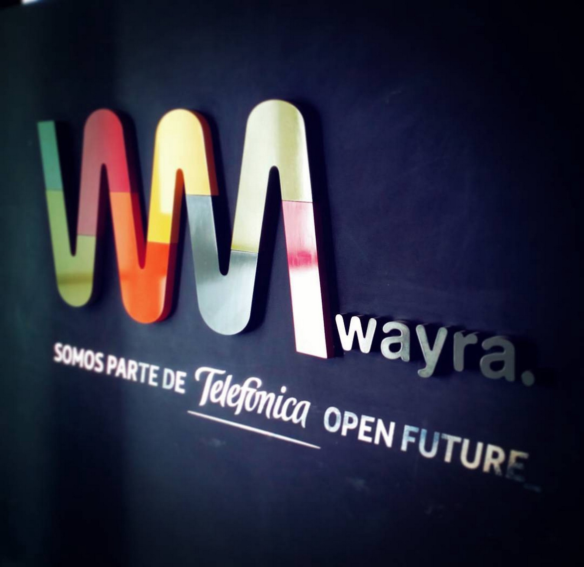 Logo Wayra 