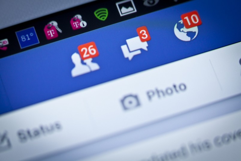 Imagem mostra a tela do Facebook com muitas notificações. Seu propósito é simbolizar como ganhar dinheiro com o Facebook. 