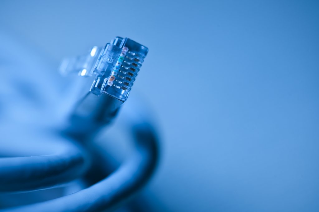 Imagem com filtro azul de cabo ethernet