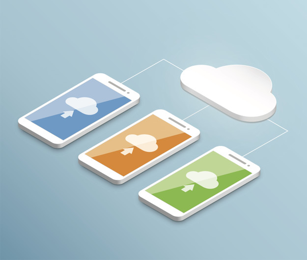 Ilustração de três smartphones, todos conectados à nuvem. O primeiro é azul, o segundo aparelho é laranja e o terceiro é verde