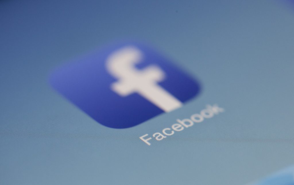 Fcebook Ads: Logo do Facebook.